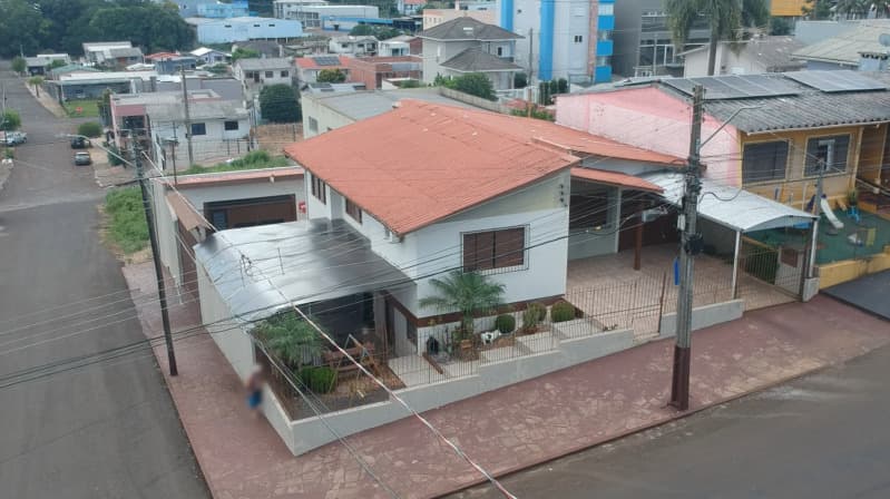 Foto 1 de 9: Casa em leilão em Erechim - RS, bairro José Bonifácio — LOTE 002 LOTE URBANO Nº 30, da Quadra 04, com a área de 365,40m² em ERECHIM/RS + Benfeitorias