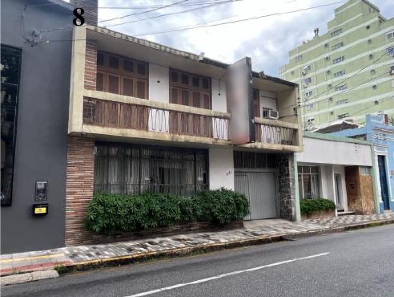 Foto 2 de 10: Comercial em leilão em Pelotas - RS, bairro Centro — LOTE 003 UM TERRENO URBANO CENTRAL, com a área aproximada de 419,05m², contendo construído um prédio
