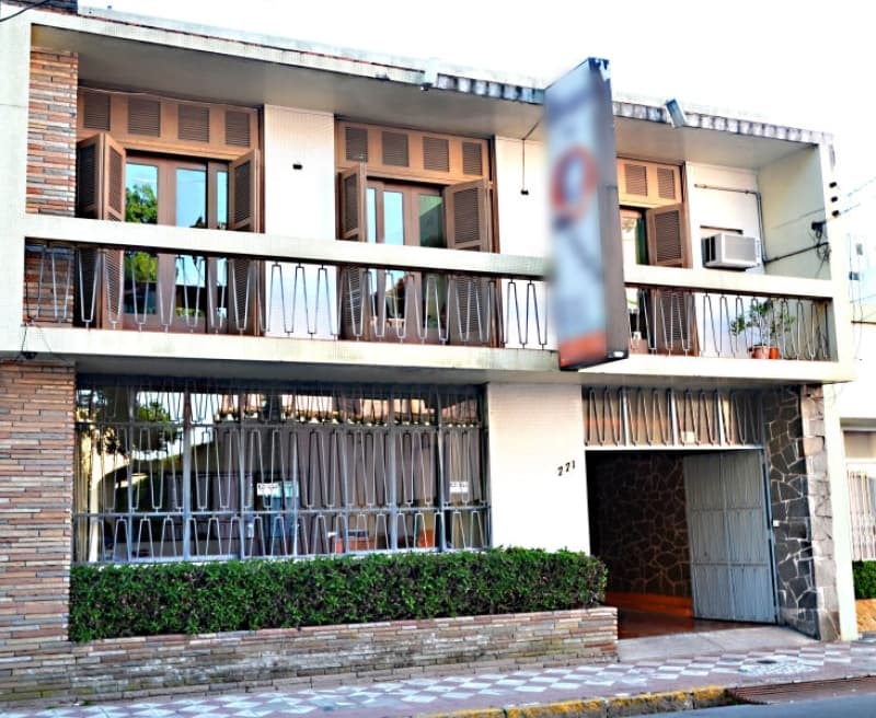 Foto 1 de 10: Comercial em leilão em Pelotas - RS, bairro Centro — LOTE 003 UM TERRENO URBANO CENTRAL, com a área aproximada de 419,05m², contendo construído um prédio