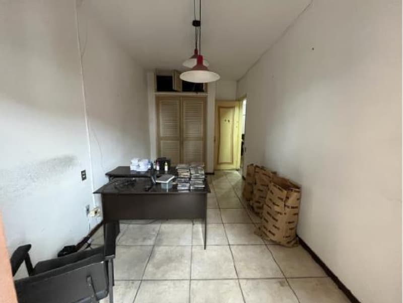 Foto 7 de 10: Comercial em leilão em Pelotas - RS, bairro Centro — LOTE 003 UM TERRENO URBANO CENTRAL, com a área aproximada de 419,05m², contendo construído um prédio