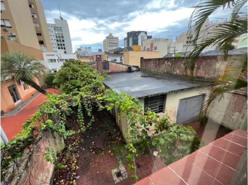 Foto 9 de 10: Comercial em leilão em Pelotas - RS, bairro Centro — LOTE 003 UM TERRENO URBANO CENTRAL, com a área aproximada de 419,05m², contendo construído um prédio