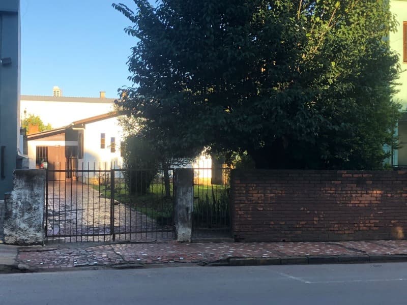 Foto 17 de 24: Casa em leilão em Passo Fundo - RS, bairro Centro — LOTE 702 UM LOTE DE TERRENO, constituído de parte do lote nº 17, com a área de 400,00m² + Benfeitori
