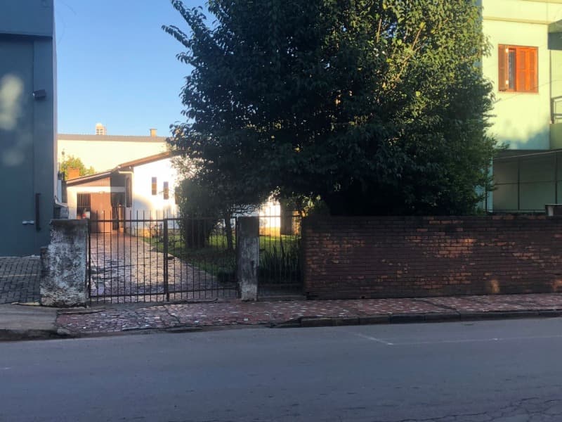 Foto 22 de 24: Casa em leilão em Passo Fundo - RS, bairro Centro — LOTE 702 UM LOTE DE TERRENO, constituído de parte do lote nº 17, com a área de 400,00m² + Benfeitori