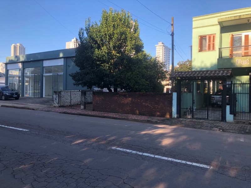 Foto 21 de 24: Casa em leilão em Passo Fundo - RS, bairro Centro — LOTE 702 UM LOTE DE TERRENO, constituído de parte do lote nº 17, com a área de 400,00m² + Benfeitori