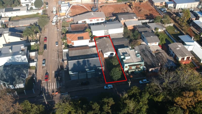 Foto 1 de 24: Casa em leilão em Passo Fundo - RS, bairro Centro — LOTE 702 UM LOTE DE TERRENO, constituído de parte do lote nº 17, com a área de 400,00m² + Benfeitori