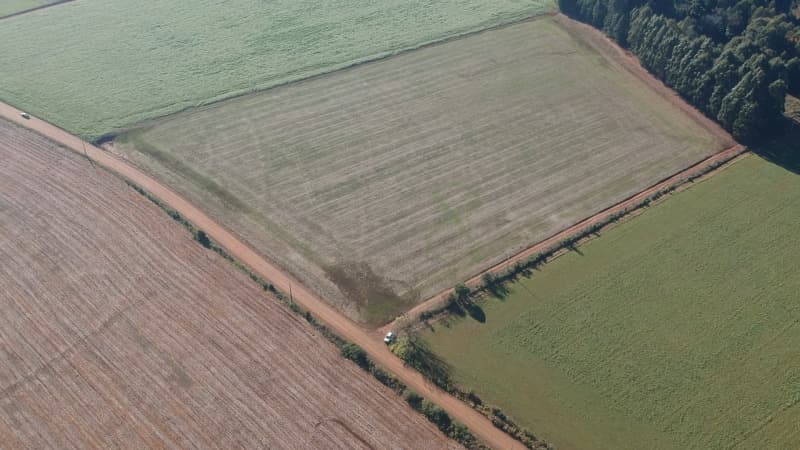 Foto 2 de 22: Terreno em leilão em Ernestina - RS, bairro Centro — LOTE 703 A FRAÇÃO IDEAL DE 10.000,00m² SOBRE UMA ÁREA DE TERRAS, com área de 146.250,00m², situada e