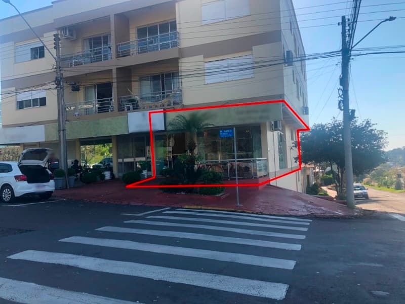 Foto 1 de 22: Comercial em leilão em Erechim - RS, bairro Centro — LOTE 001 SALA COMERCIAL DE Nº 01 (UM), no térreo, do Residencial Tonial, com a área privativa de 117