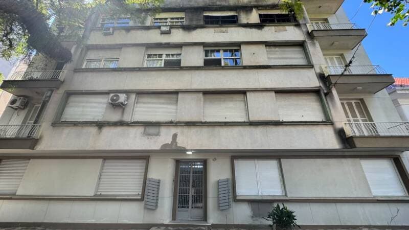 Foto 6 de 41: Apartamento em leilão em Porto Alegre - RS, bairro Petrópolis — LOTE 005 APARTAMENTO 403 do condomínio “EDIFÍCIO ALBINA”, no terceiro andar ou quinto pavimento, de