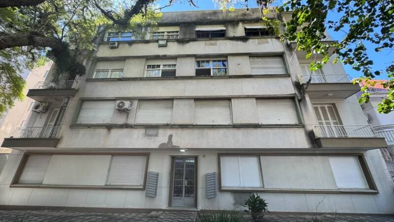 Foto 2 de 41: Apartamento em leilão em Porto Alegre - RS, bairro Petrópolis — LOTE 005 APARTAMENTO 403 do condomínio “EDIFÍCIO ALBINA”, no terceiro andar ou quinto pavimento, de