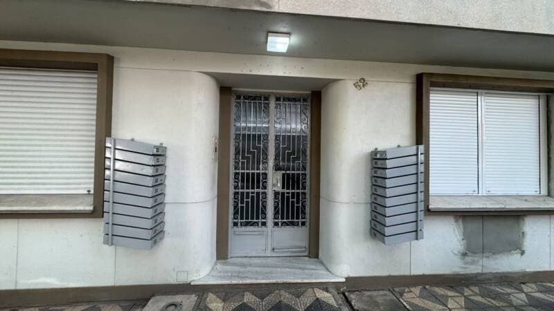 Foto 4 de 41: Apartamento em leilão em Porto Alegre - RS, bairro Petrópolis — LOTE 005 APARTAMENTO 403 do condomínio “EDIFÍCIO ALBINA”, no terceiro andar ou quinto pavimento, de