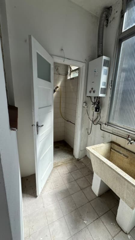 Foto 7 de 41: Apartamento em leilão em Porto Alegre - RS, bairro Petrópolis — LOTE 005 APARTAMENTO 403 do condomínio “EDIFÍCIO ALBINA”, no terceiro andar ou quinto pavimento, de