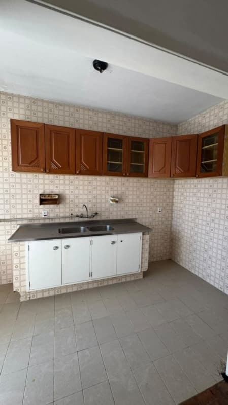 Foto 11 de 41: Apartamento em leilão em Porto Alegre - RS, bairro Petrópolis — LOTE 005 APARTAMENTO 403 do condomínio “EDIFÍCIO ALBINA”, no terceiro andar ou quinto pavimento, de