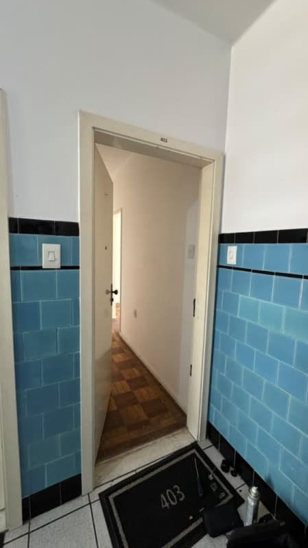 Foto 13 de 41: Apartamento em leilão em Porto Alegre - RS, bairro Petrópolis — LOTE 005 APARTAMENTO 403 do condomínio “EDIFÍCIO ALBINA”, no terceiro andar ou quinto pavimento, de