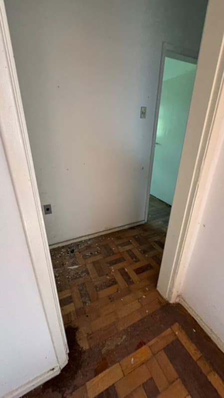 Foto 18 de 41: Apartamento em leilão em Porto Alegre - RS, bairro Petrópolis — LOTE 005 APARTAMENTO 403 do condomínio “EDIFÍCIO ALBINA”, no terceiro andar ou quinto pavimento, de