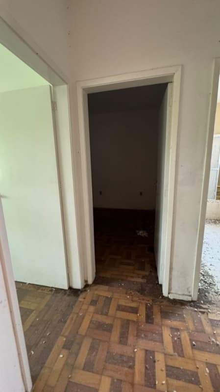 Foto 19 de 41: Apartamento em leilão em Porto Alegre - RS, bairro Petrópolis — LOTE 005 APARTAMENTO 403 do condomínio “EDIFÍCIO ALBINA”, no terceiro andar ou quinto pavimento, de