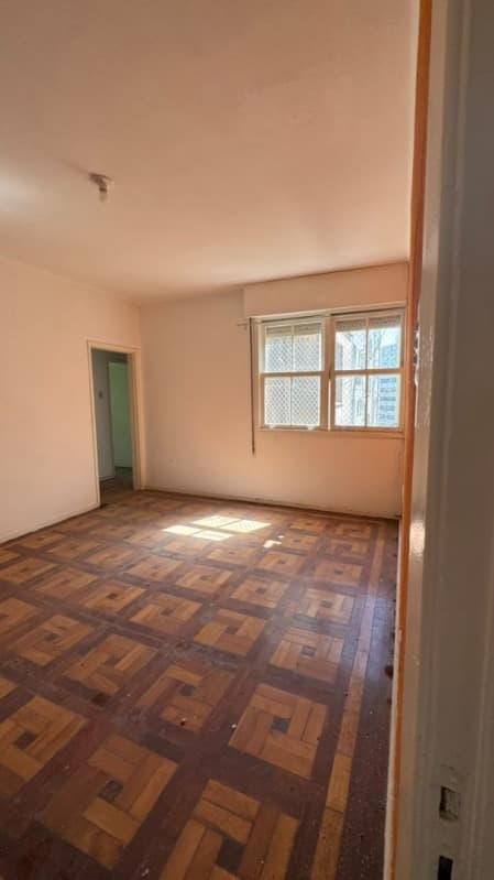 Foto 25 de 41: Apartamento em leilão em Porto Alegre - RS, bairro Petrópolis — LOTE 005 APARTAMENTO 403 do condomínio “EDIFÍCIO ALBINA”, no terceiro andar ou quinto pavimento, de