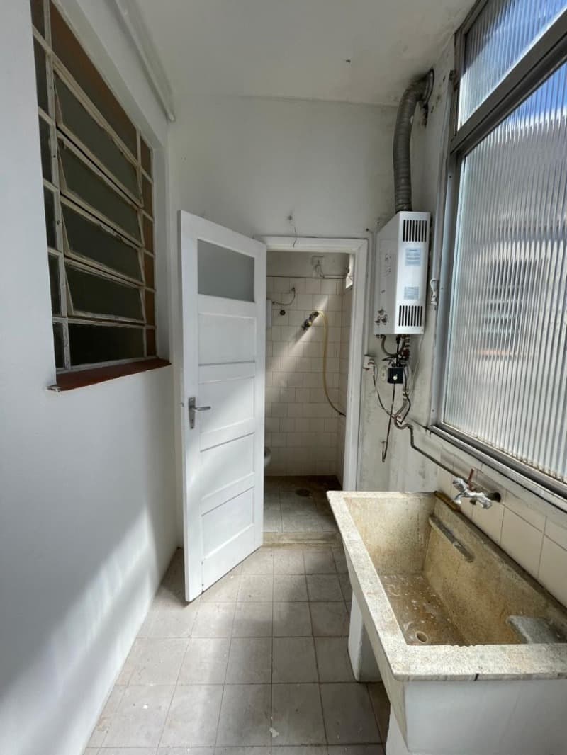 Foto 32 de 41: Apartamento em leilão em Porto Alegre - RS, bairro Petrópolis — LOTE 005 APARTAMENTO 403 do condomínio “EDIFÍCIO ALBINA”, no terceiro andar ou quinto pavimento, de