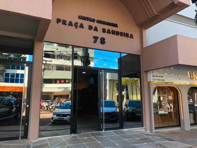 Foto 1 de 4: Comercial em leilão em Erechim - RS, bairro Centro — LOTE 006 SALA Nº 506, no 5º Pavimento, do Prédio denominado Edifício Centro Comercial Praça Da Bande