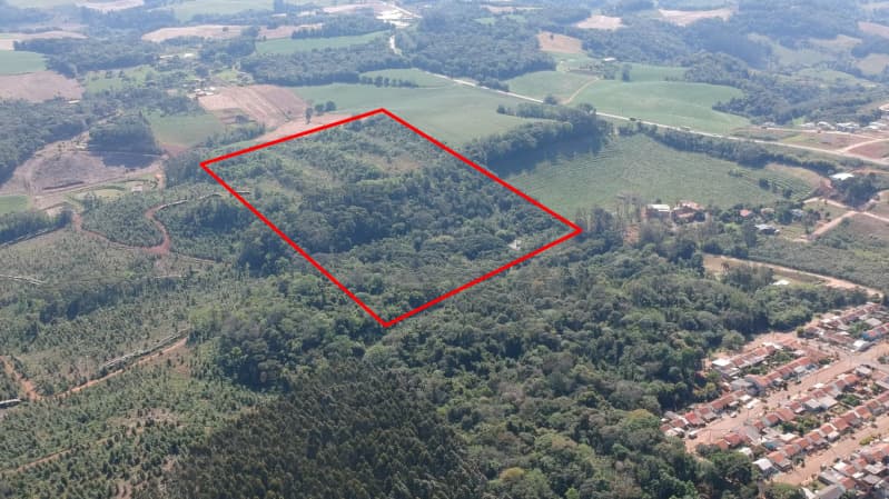 Area Rural em leilão em Erechim - RS, bairro Vale dos Parreirais — LOTE 001 (LOTE ENGLOBADO) METADE DO LOTE RURAL Nº 57, com a área de 125.000,00m² e Benfeitorias + PA
