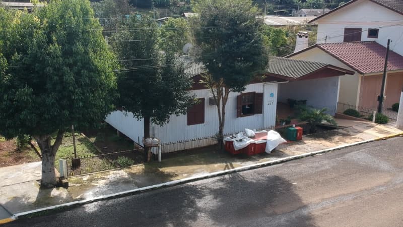Foto 1 de 12: Casa em leilão em Mariano Moro - RS, bairro Centro — LOTE 005 LOTE URBANO Nº 6, da Quadra nº 16, com a área de 340,00² em MARIANO MORO/RS + Benfeitoria