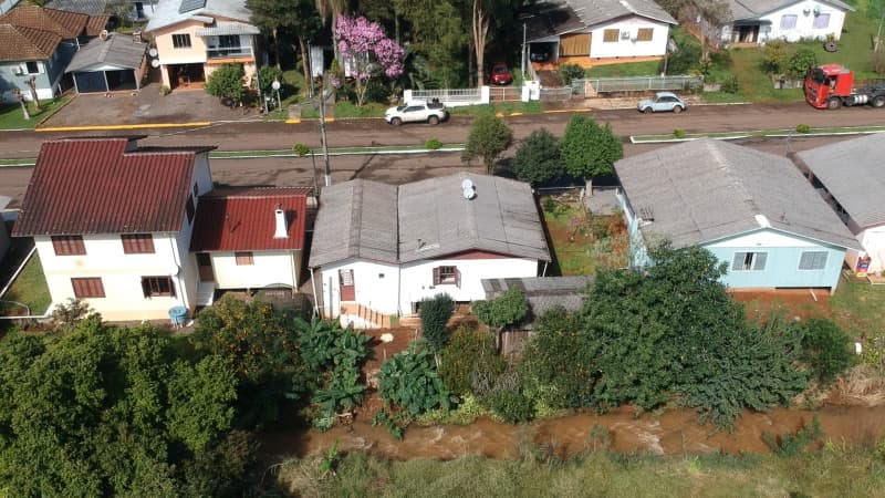 Foto 5 de 12: Casa em leilão em Mariano Moro - RS, bairro Centro — LOTE 005 LOTE URBANO Nº 6, da Quadra nº 16, com a área de 340,00² em MARIANO MORO/RS + Benfeitoria