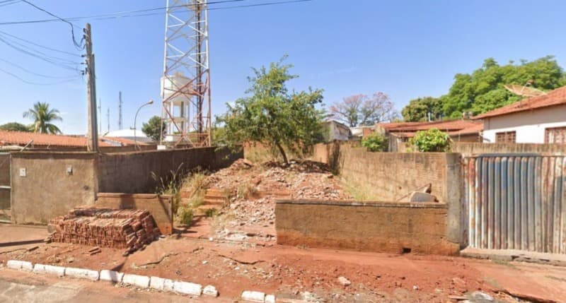 Terreno em leilão em Terra Roxa - SP, bairro Vila Nova — LOTE 001 Terreno de 240m² em Terra Roxa/SP