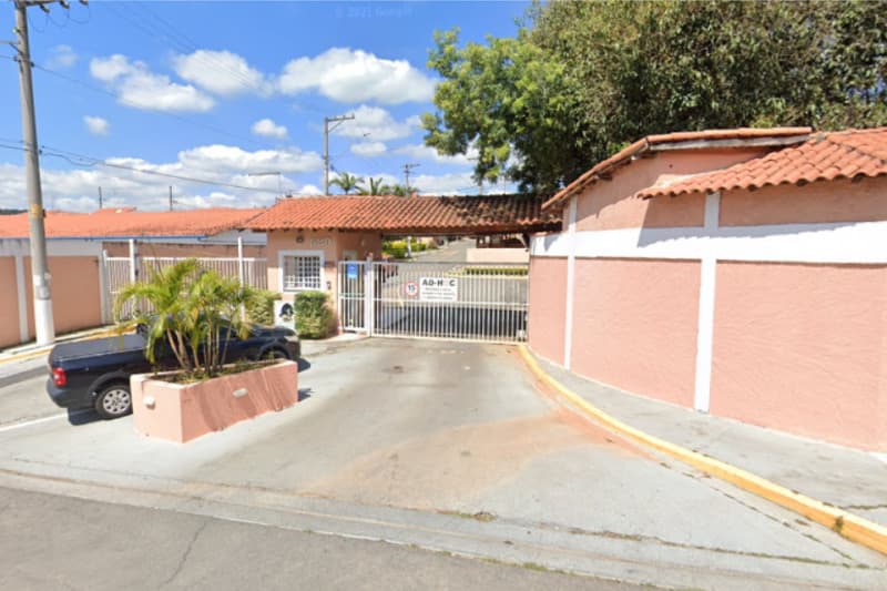 Casa em leilão em Cotia - SP, bairro Graça — LOTE 001 Direitos sobre Casa no Cond. Res. Recanto das Graças III em Cotia/SP