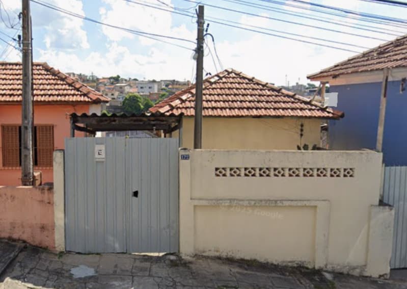 Casa em leilão em Carapicuíba - SP, bairro Centro — LOTE 001 Casa no Centro de Carapicuíba/SP
