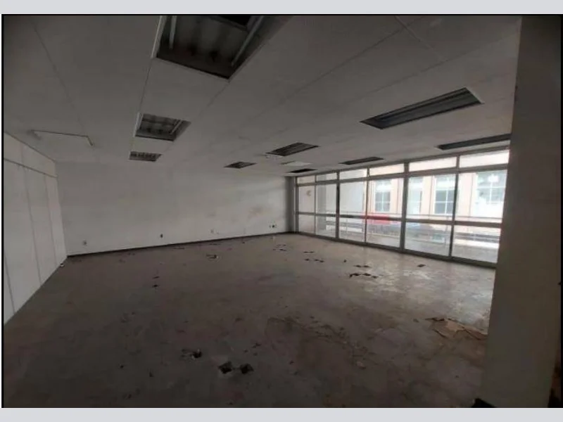 Foto 21 de 40: Comercial em leilão em Porto Alegre - RS, bairro Centro Historico — Prédio comercial - Porto Alegre - RS