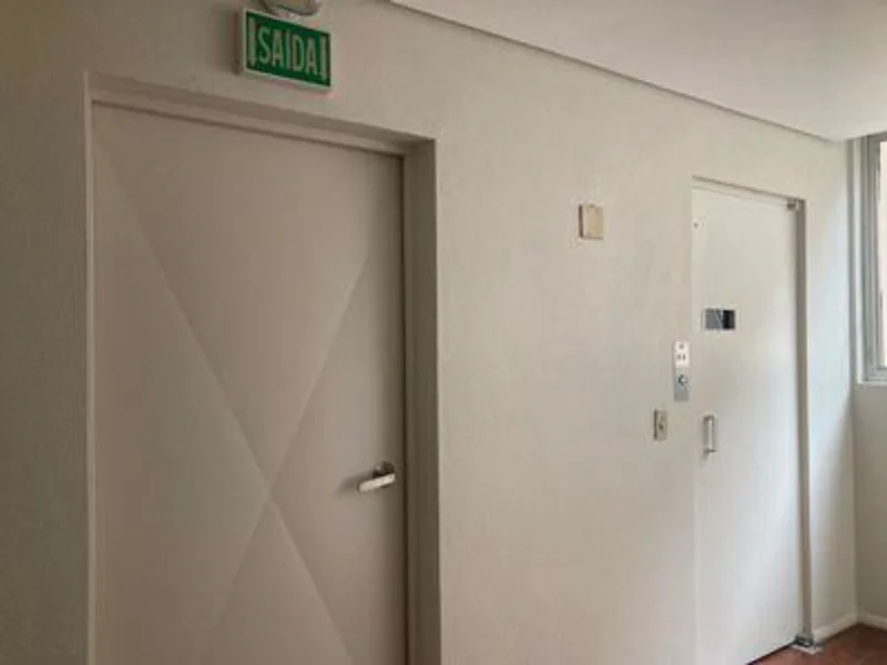 Foto 10 de 10: Comercial em leilão em Porto Alegre - RS, bairro Floresta — Sala - Porto Alegre - RS