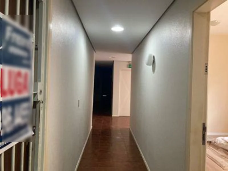 Foto 9 de 10: Comercial em leilão em Porto Alegre - RS, bairro Floresta — Sala - Porto Alegre - RS