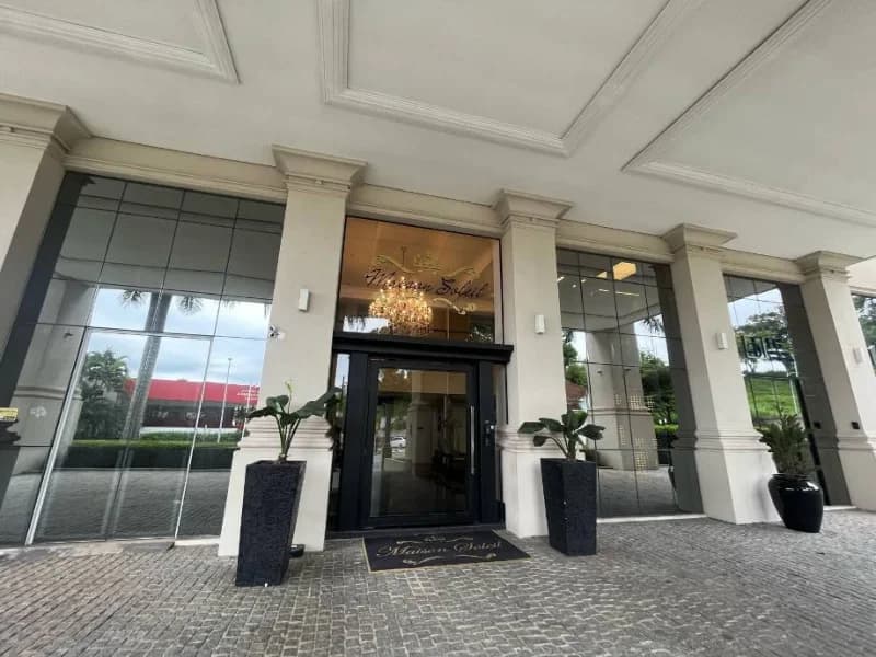 Foto 1 de 5: Comercial em leilão em Joinville - SC, bairro Centro — Loja - Joinville - SC