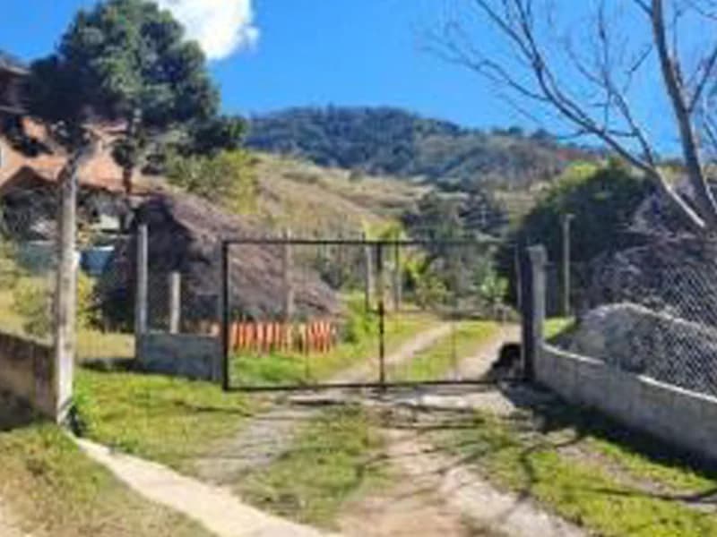 Terreno em leilão em Itajubá - MG, bairro Santa Cruz — Casa - Itajubá - MG