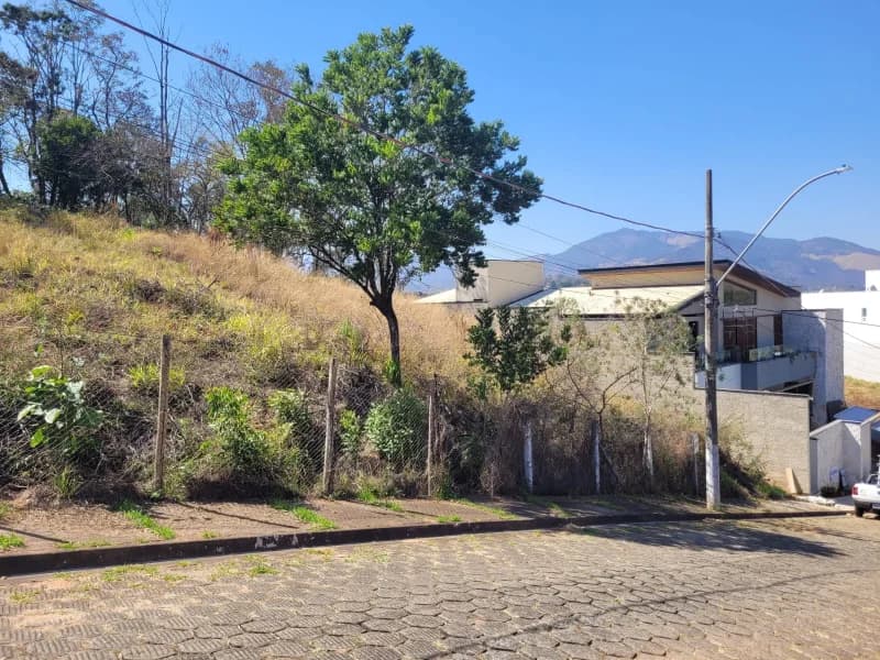Foto 1 de 6: Terreno em leilão em Itajubá - MG, bairro Loteamento Jardim América — Terreno - Itajubá - MG