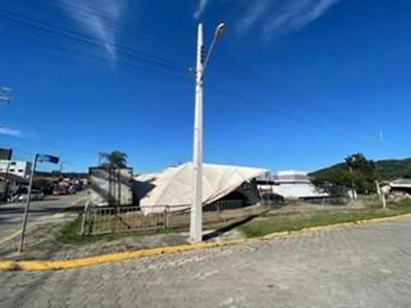 Terreno em leilão em Bombinhas - SC, bairro Zimbros — Terreno - Bombinhas - SC