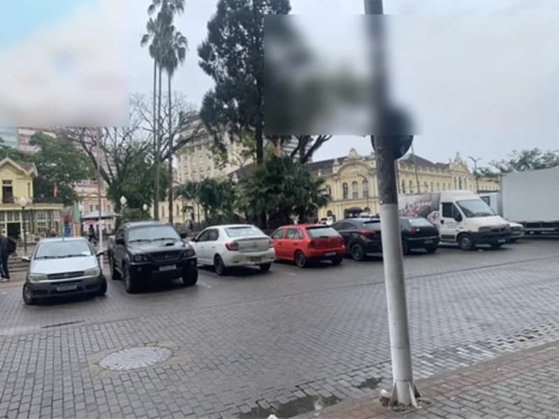 Foto 5 de 23: Comercial em leilão em Porto Alegre - RS, bairro Centro — Sala - Porto Alegre - RS
