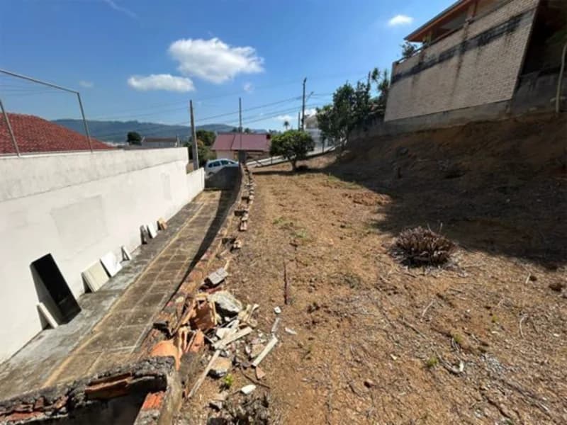 Foto 5 de 17: Terreno em leilão em Rio Do Sul - SC, bairro Eugênio Schneider — Terreno com edícula - Rio do Sul - SC
