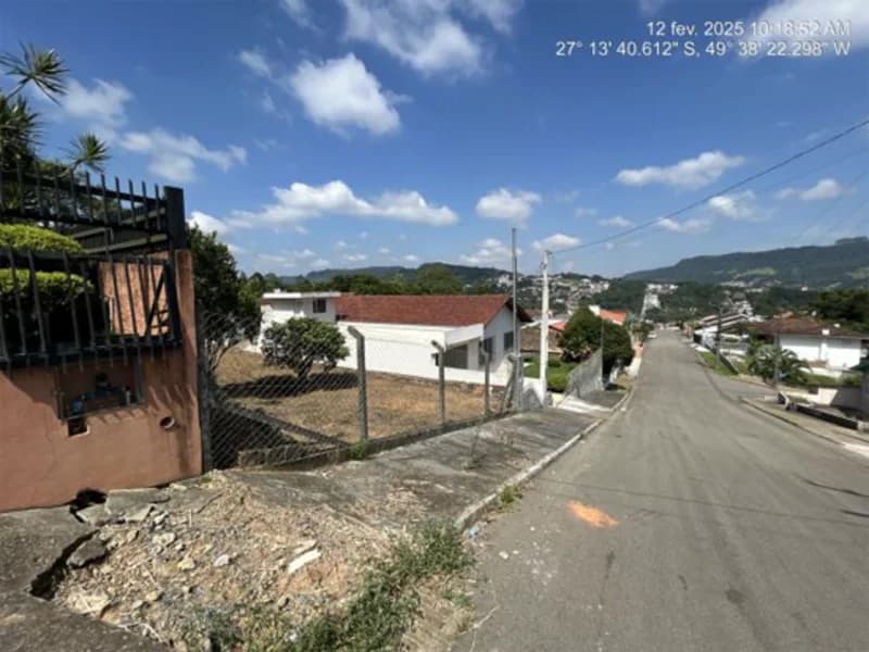 Foto 4 de 17: Terreno em leilão em Rio Do Sul - SC, bairro Eugênio Schneider — Terreno com edícula - Rio do Sul - SC