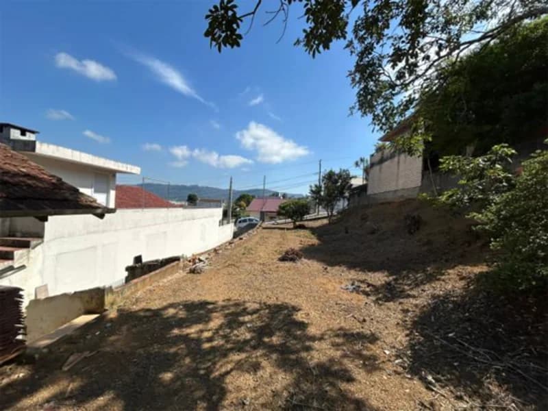 Foto 12 de 17: Terreno em leilão em Rio Do Sul - SC, bairro Eugênio Schneider — Terreno com edícula - Rio do Sul - SC