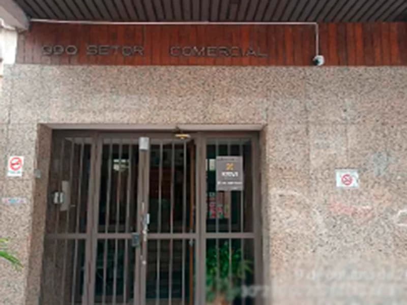 Foto 2 de 5: Comercial em leilão em Porto Alegre - RS, bairro Centro Histórico — Sala - Porto Alegre - RS