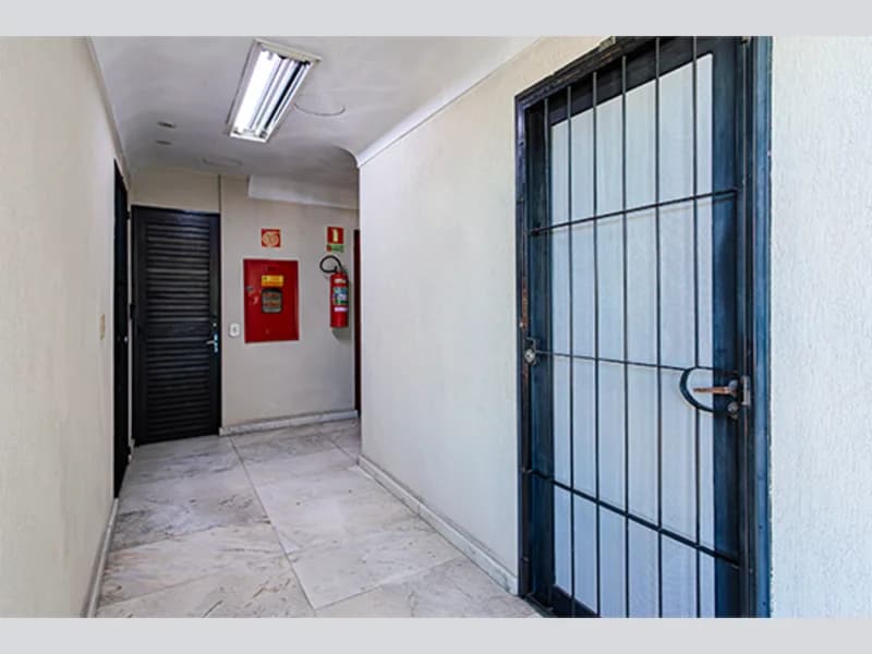 Foto 14 de 23: Comercial em leilão em Porto Alegre - RS, bairro Centro — Sala - Porto Alegre - RS