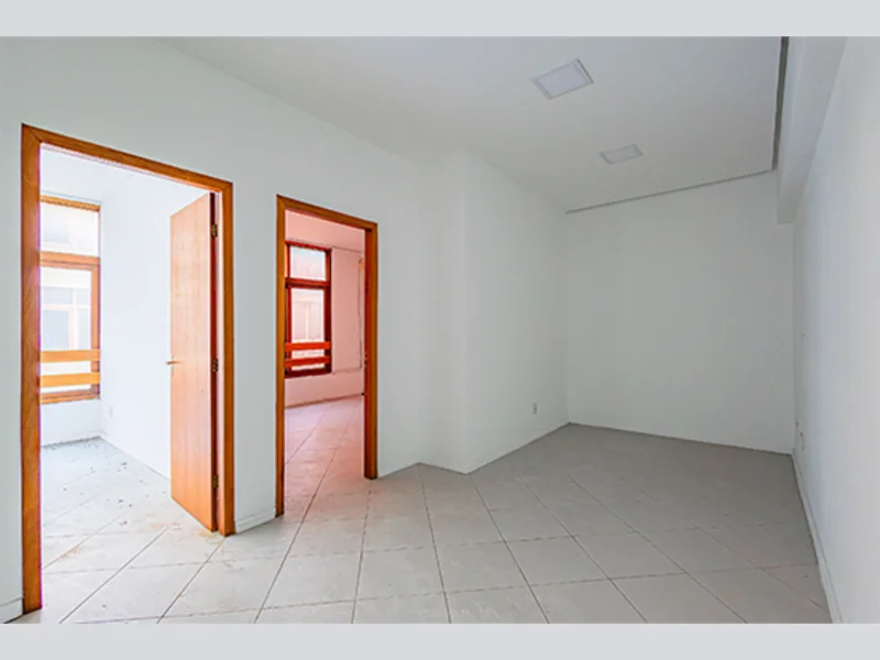 Foto 22 de 23: Comercial em leilão em Porto Alegre - RS, bairro Centro — Sala - Porto Alegre - RS