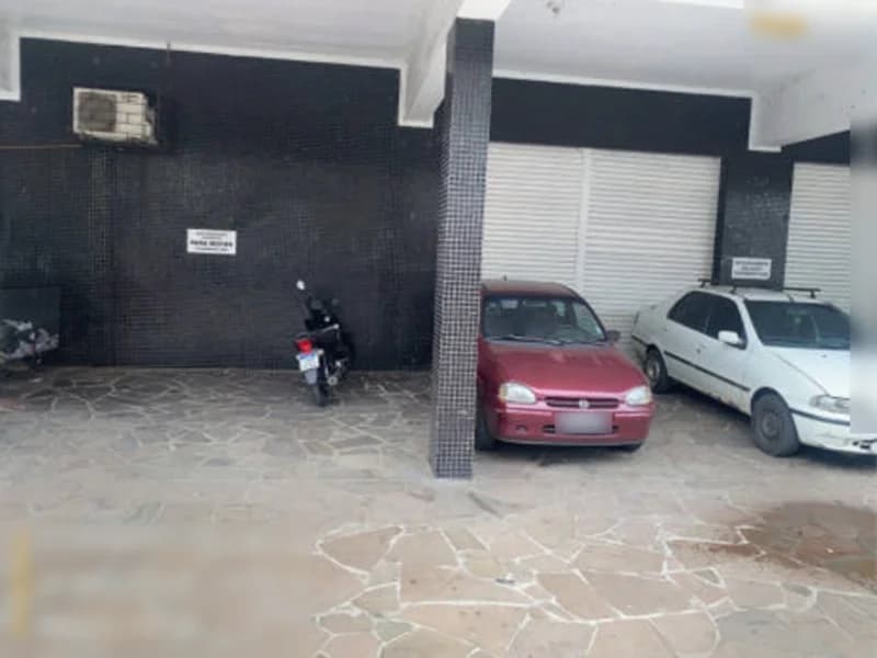 Foto 8 de 10: Comercial em leilão em Porto Alegre - RS, bairro São Geraldo — Sala - Porto Alegre - RS