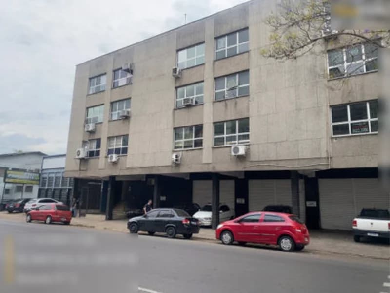 Foto 9 de 10: Comercial em leilão em Porto Alegre - RS, bairro São Geraldo — Sala - Porto Alegre - RS