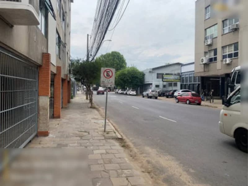 Foto 10 de 10: Comercial em leilão em Porto Alegre - RS, bairro São Geraldo — Sala - Porto Alegre - RS