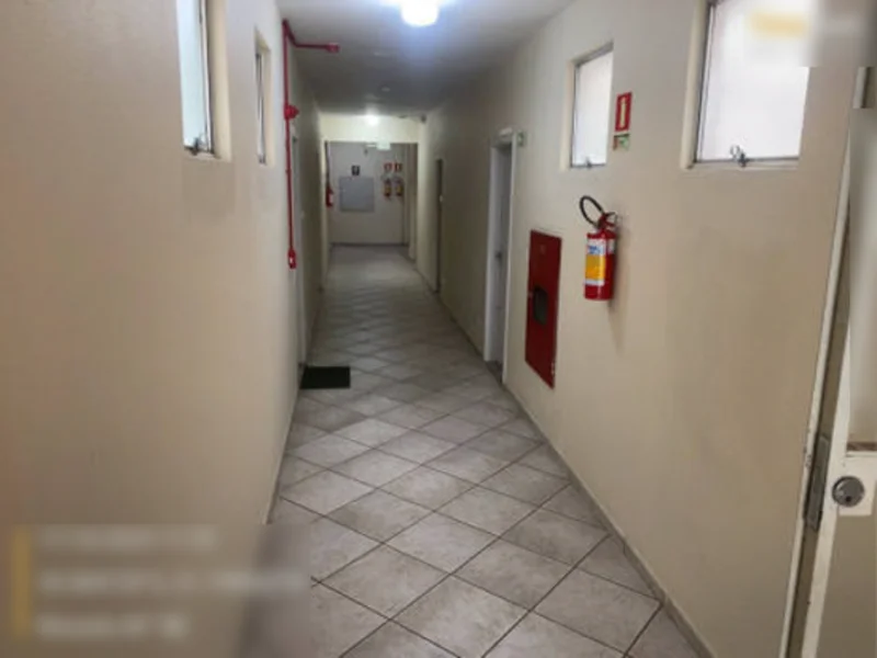Foto 6 de 10: Comercial em leilão em Porto Alegre - RS, bairro São Geraldo — Sala - Porto Alegre - RS