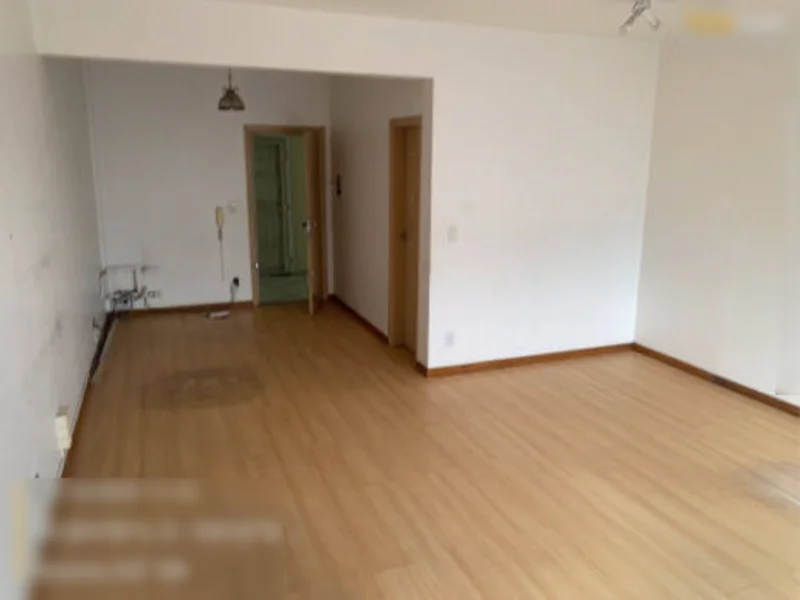 Comercial em leilão em Porto Alegre - RS, bairro São Geraldo — Sala - Porto Alegre - RS