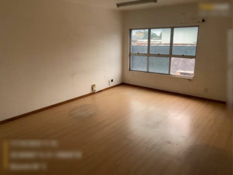 Foto 2 de 10: Comercial em leilão em Porto Alegre - RS, bairro São Geraldo — Sala - Porto Alegre - RS