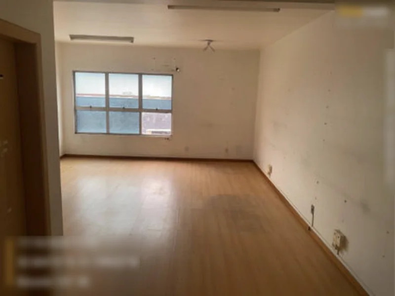 Foto 3 de 10: Comercial em leilão em Porto Alegre - RS, bairro São Geraldo — Sala - Porto Alegre - RS