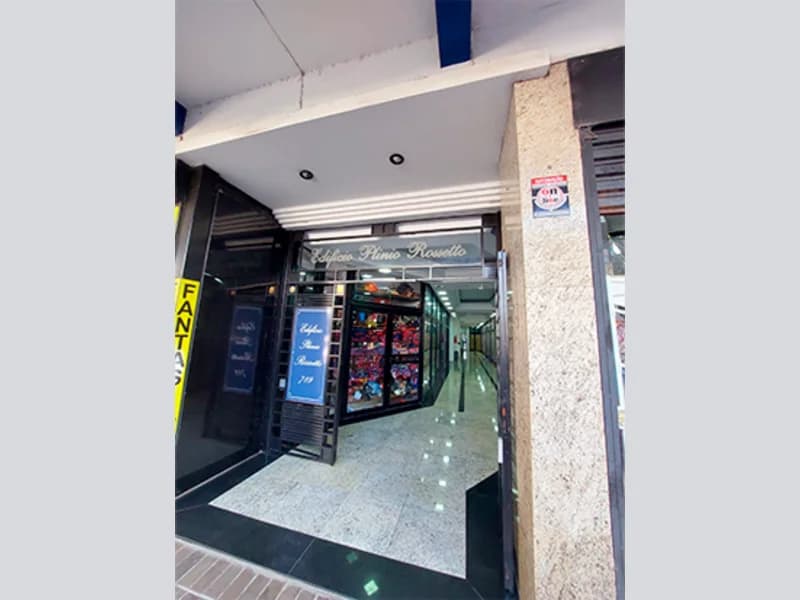 Foto 1 de 10: Comercial em leilão em Passo Fundo - RS, bairro Centro — Sala - Passo Fundo - RS